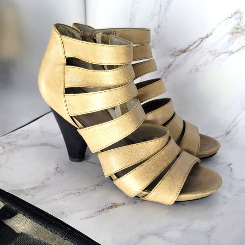 Me Too Shoes Brielle Heel Strappy Leather Tan Beige Nuetral Gladiator Size 7